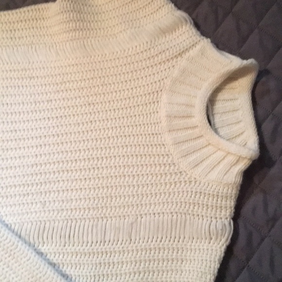 Too small - Picture 2 of 4